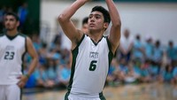 Basket jadi salah satu passion Daffa dalam dunia olahraga. Baru-baru ini ia bersama timnya tampak menjuarai kompetisi Dragon Won the Championship SEASAC. Dok. Instagram/daffawardhana