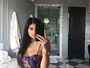Dijual! Kostum Halloween ala Kylie Jenner yang Sedang Hamil