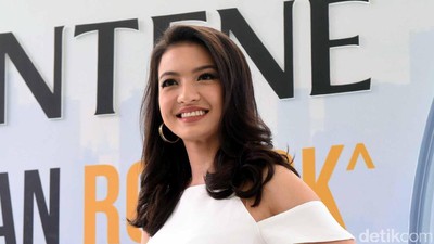 Jarang ke Salon, Rambut Raline Shah Kok Cantik Banget Ya?