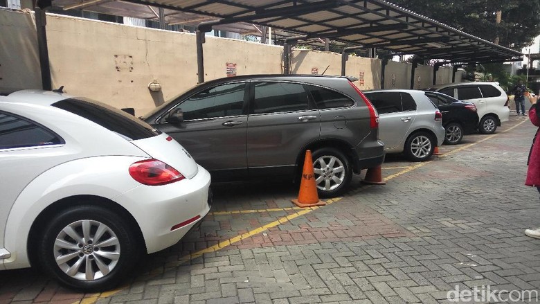 Minati Mobil Terpidana Korupsi, Warga Datangi KPK Minati Mobil Terpidana Korupsi, Warga Datangi KPK