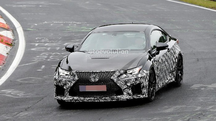 Lexus Permak Mobil Balap Jalanan