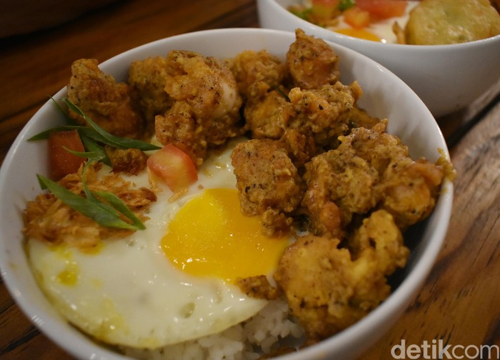 Aduh Sedapnya! Ayam Goreng Hingga Kepiting Saus Kuning 