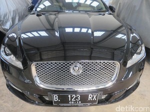 Dilelang KPK, Mobil Jaguar Ini Harus Ditebus di Tangerang