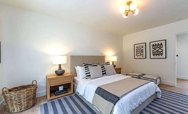 Kamar tidur bergaya nautical yang chic, simpel dan modern. Foto: Dok. Partners Trust