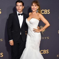 Dari pernikahannya itu mereka memiliki putra bernama Manolo Gozalez. Manolo yang kini berusia 31 tahun itu kerap menemani ibunya di karpet merah. Foto: Dok. Getty Images