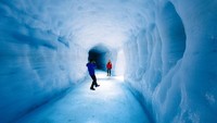 Gua es buatan ini pertama kali dibuka pada 1 Juni 2015 (Into the Glacier/Facebook)