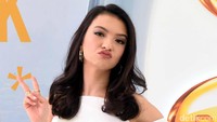 Pose ekspresi duck face, Raline Shah terlihat menggemaskan. Pool/Noel/detikFoto.
