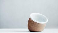 Bagian dalamnya  mengilap dan tidak berwarna di luar memberi kesan bersih dan kasar pada tempat garam Hand-Thrown Ceramic. Tempatnya juga cukup besar untuk mewadah lebih banyak garam. Foto: Istimewa