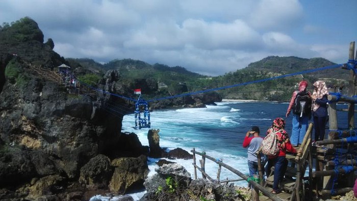 pantai nglambor