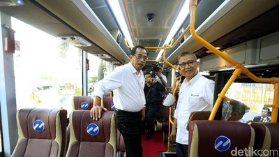 Menhub Jajal TransJabodetabek Plaza Senayan-Mall Mega Bekasi
