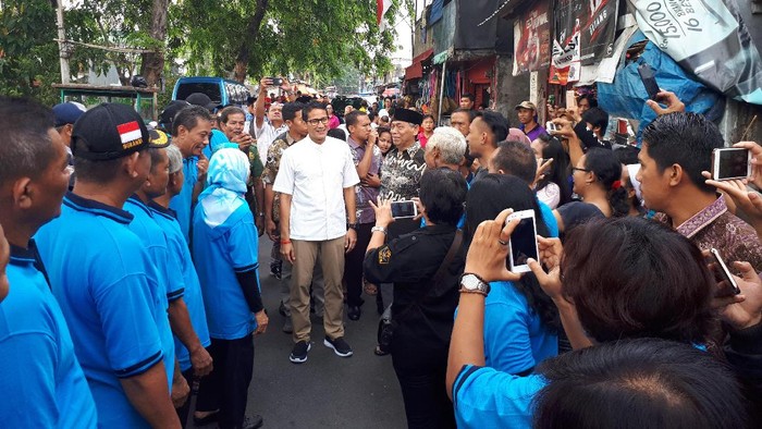 Sandiaga Bersama Bidadari Indonesia Resmikan MCK di Johar Baru