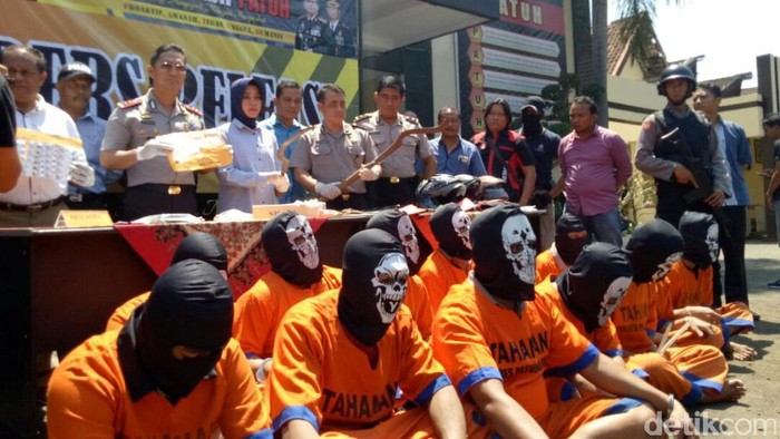 Polisi Serahkan Motor Korban Kejahatan Bandit Jalanan