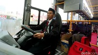 Hingga saat ini, tingkat keterisian bus tersebut masih sekitar 20 persen.