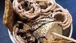 Yummy! Manis Dingin Bergulung Rolled Ice Cream Buat Penawar Haus
