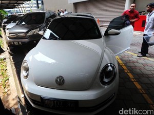 Beli Mobil Sitaan KPK Surat-suratnya Urus Sendiri