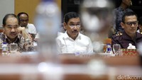 Mitra kerja Komisi III yang hadir di antaranya BNPT, yang diwakili Kepala BNPT Komjen Suhardi Alius; Sekretaris MA; Kepala PPATK Kiagus Ahmad B; LPSK; Sekjen Kementerian Hukum dan HAM; dan Sekjen MK. Sekjen KPK, Sekjen MPR, Sekjen DPD, Sekjen KY, dan Komnas HAM juga hadir.