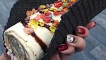 Yummy! Manis Dingin Bergulung Rolled Ice Cream Buat Penawar Haus