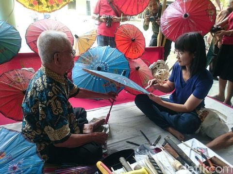 Maestro Payung Kertas asal Malang dapat penghargaan/