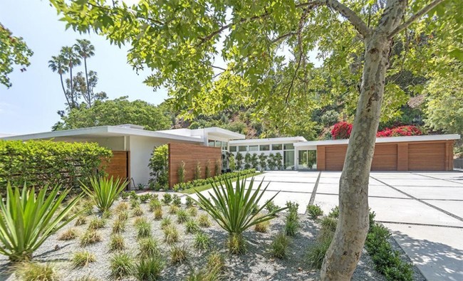 Dibeli Ryan Tedder dari produser film Gregory Goodman, rumah ini dibangun pertama kali pada 1959 dan direnovasi oleh tim arsitek dari Alvares Morris Architectural Studio. Foto: Dok. Partners Trust