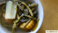 Warung Betawi H. Muhayar tidak hanya memiliki ikan mas pecak atau ayam goreng kampung yang enak. Tapi ada juga menu andalannya yang wajib dicoba yaitu sayur asem. Dengan isian beragam potongan sayur, dipadu dengan bumbu khas rasanya segar dan enak. Jangan lupa sambalnya! Foto: Istimewa