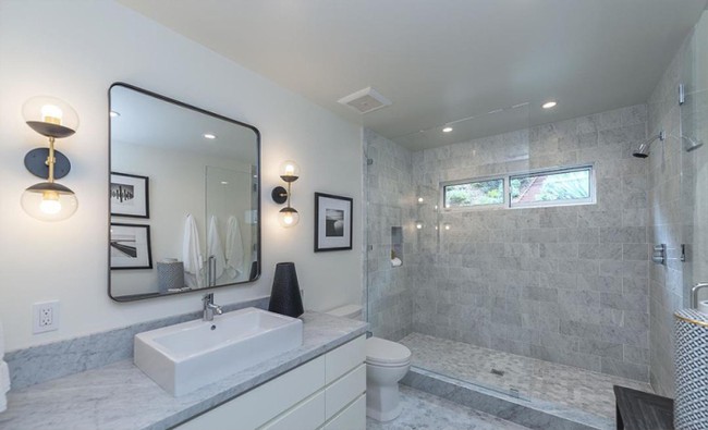 Mewahnya kamar mandi bergaya ultra modern yang tampak minimalis tapi tetap terkesan mewah. Foto: Dok. Partners Trust