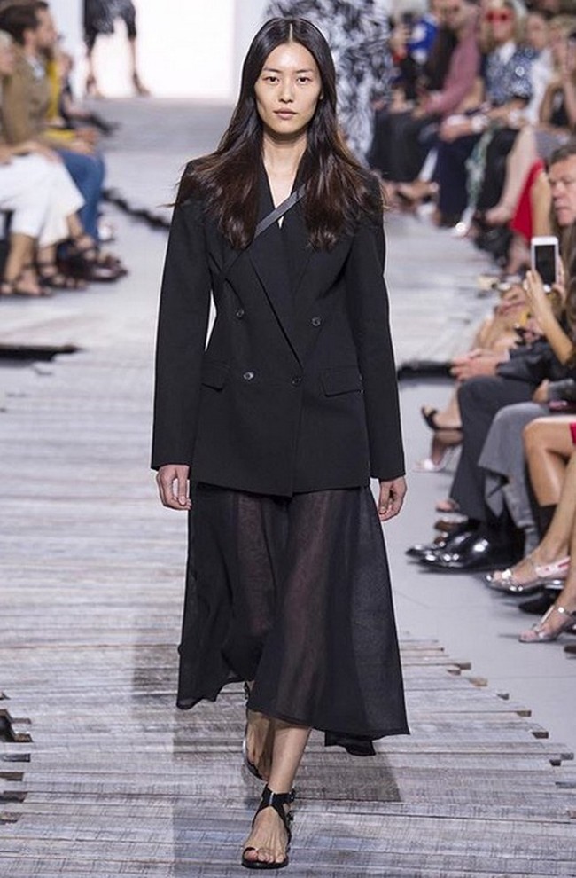 Satu-satunya model dari Asia, Liu Wen berada di dalam daftar 10 teratas dengan US$ 6 juta atau Rp 81 miliar. Foto: Dok. Instagram/liuwenlw