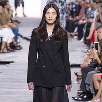 Satu-satunya model dari Asia, Liu Wen berada di dalam daftar 10 teratas dengan US$ 6 juta atau Rp 81 miliar. Foto: Dok. Instagram/liuwenlw