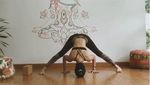 Mengintip Gerakan Yoga Sophia Latjuba, Tertarik Mencoba?