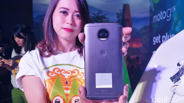 Moto G5s Plus. Foto: detikINET/Muhammad Alif Goenawan Moto G5s Plus. Foto: detikINET/Muhammad Alif Goenawan