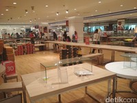 Ritel Ramai-ramai Tutup Gerai Tahun Ini, Ada Apa?
