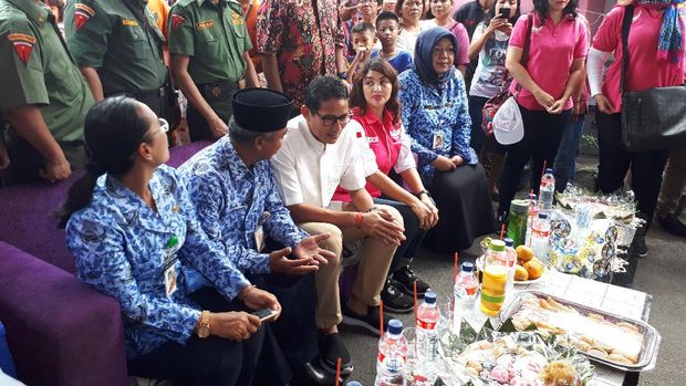 Sandiga berharap warga bisa menjaga kebersihan MCK yang diresmikan ini