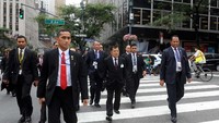 Wakil Presiden Jusuf Kalla berjalan kaki dari hotel tempat menginap menuju markas Perserikatan Bangsa-bangsa (PBB) di New York, Amerika Serikat (AS), Senin (18/09/2017) waktu AS. (dok. Tim Media Wapres)