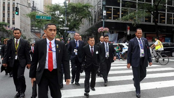 Wapres JK Jalan Kaki ke Markas PBB