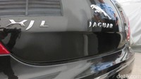 Jadi, bagi Otolovers yang ingin membawa pulang si Jaguar kelir hitam ini harus mengurus untuk penerbitan suratnya sendiri, ya.