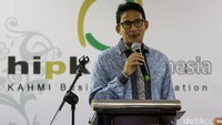 Sandiaga memberikan sambutan.