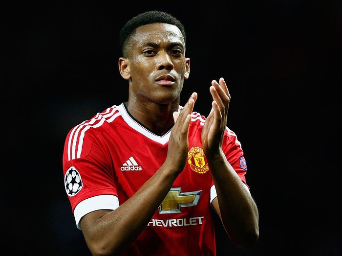 MANCHESTER, ENGLAND - SEPTEMBER 30:  Anthony Martial of Manchester United applauds the crowd after victory in the UEFA Champions League Group B match between Manchester United FC and VfL Wolfsburg at Old Trafford on September 30, 2015 in Manchester, United Kingdom.(Photo by Dean Mouhtaropoulos/Getty Images)