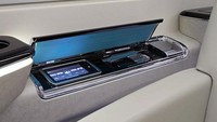 Fasilitas hiburan mewah nan elegan juga hadir di pesawat jet Embraer Legacy 500 ini. Fasilitas yang bakal memanjakan traveler selama di dalam perjalanan (dok. Embraer)