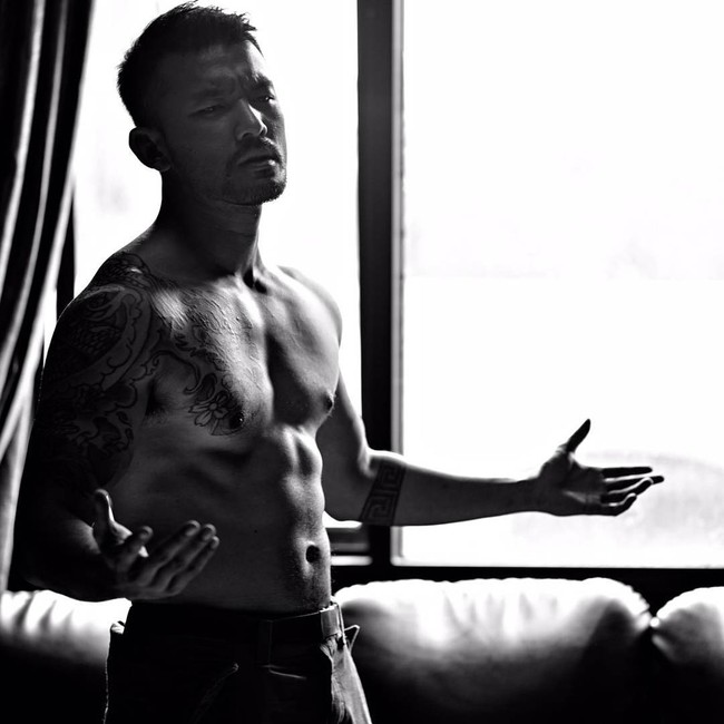 Rio Dewanto selain punya bakat menyanyi ia juga suka main basket untuk menjaga bentuk tubuhnya. Foto: Instagram