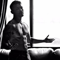 Rio Dewanto selain punya bakat menyanyi ia juga suka main basket untuk menjaga bentuk tubuhnya. Foto: Instagram