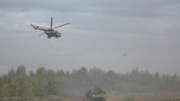 Latihan Zapad tahun ini menarik perhatian yang jauh lebih besar dibanding latihan sebelumnya pada 2013. Konteksnya telah berubah dengan signifikan. Rusia telah mencaplok dan menganeksasi Krimea; juga telah mendukung perang separatis di timur Ukraina dengan persenjataan, pelatihan dan untuk beberapa periode, unit tempur mereka sendiri. (Vasily Fedosenko/Reuters)
