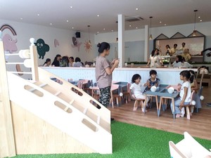 Akhir Pekan Enaknya Ajak Si Kecil Makan dan Main di Kafe Lucu Ini