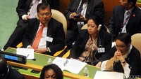 Jusuf Kalla didampingi oleh Menko PMK Puan Maharani dan Menlu Retno Marsudi. (Tim Media Wapres).