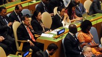 Jusuf Kalla, Puan Maharani, dan Retno Marsudi mendengarkan pidato yang disampaikan Sekjen PBB Antonio Guterres. (Tim Media Wapres).