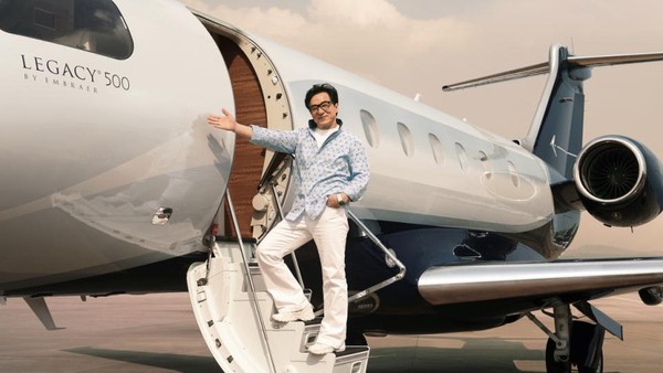 Foto Mewahnya Jet Pribadi Jackie Chan