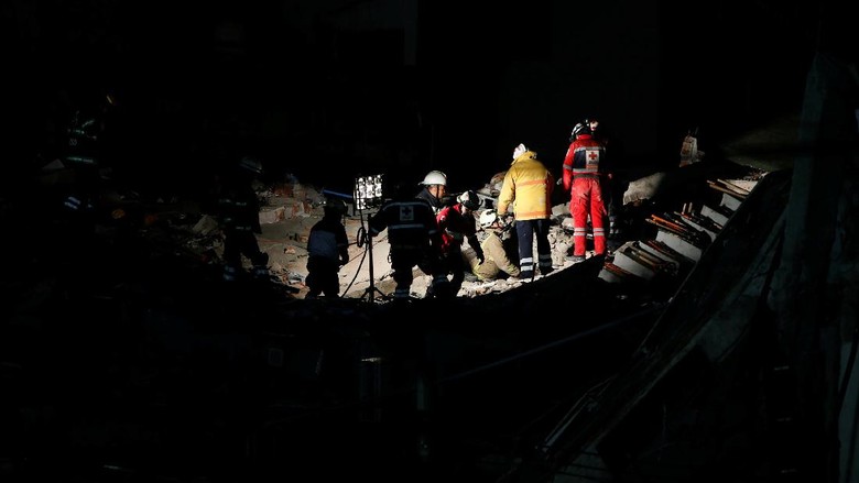 Gempa Meksiko Tewaskan 216 Orang, Petugas Sisir Reruntuhan Sekolah Gempa Meksiko Tewaskan 216 Orang, Petugas Sisir Reruntuhan Sekolah