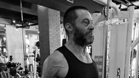 Tuh lihat, otot tangan Hugh sudah cukup membesar dengan rutin latihan. (Foto: instagram/@thehughjackman)