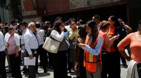 Latihan gempa tahunan ini memang digelar sebagai antisipasi setelah Mexico City luluh lantak akibat gempa dashyat tahun 1985 silam. Foto: REUTERS/Henry Romero