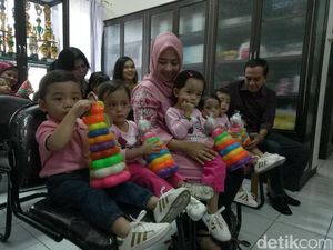 Bayi Kembar 5 Ini Imunisasi MR di RSU Soetomo