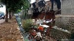 Akibat Hujan Semalam, 5 Rumah di Bintaro Terjebak Longsor