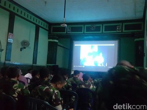 Kodim Madiun Nobar Film Penghianatan G30S/PKI